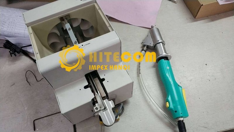 may-cap-vit-cbd-638-automatic-hand-hold-screw-feeding-machine-hitecom-00-e1553526001250